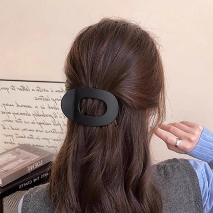 ✨ Oval uppsättning hårklämmor (4 st)